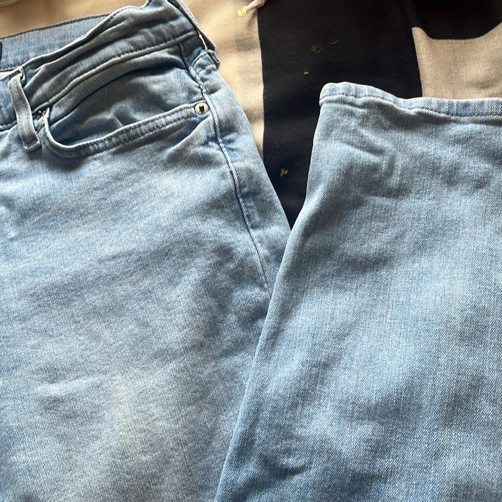 Light Wash Skinny Jeans - Picture 5 of 7